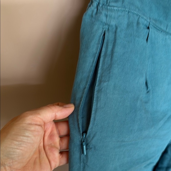 Athleta Bermuda linen shorts - Picture 3 of 6